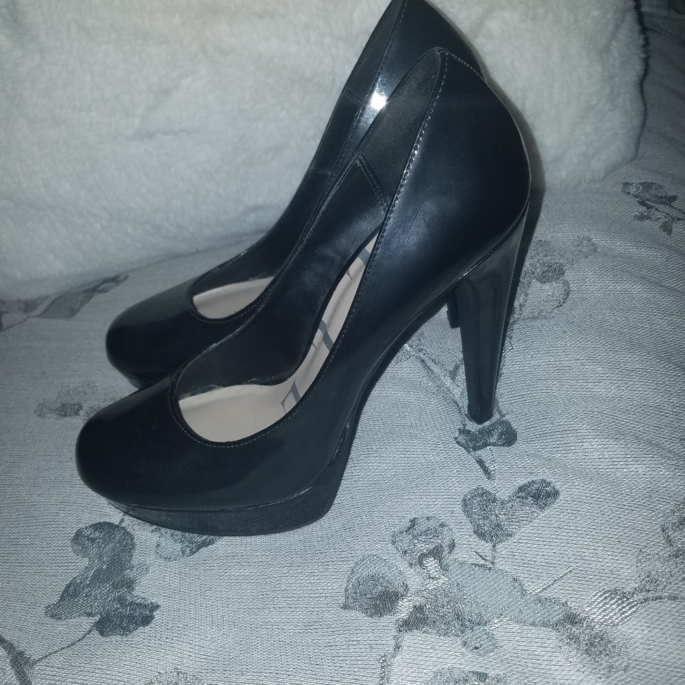 Elle black patent leather heels